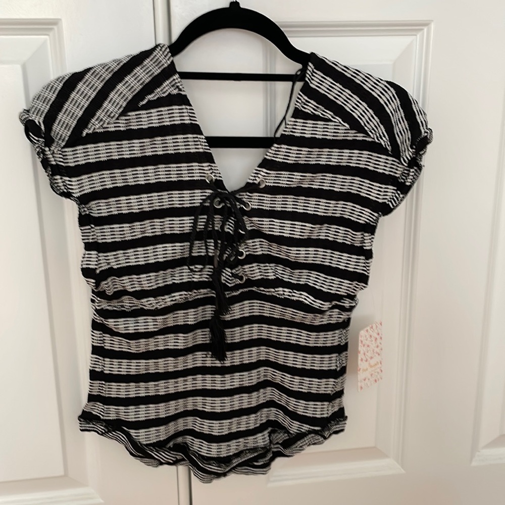 Free People black & white tie up short sleeve top v neck front and back NWT Sz S